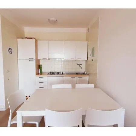 Delightful Lateral Sea View Flat *